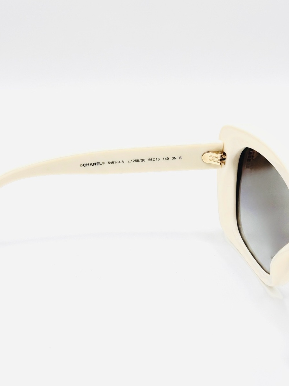 CHANEL CAT EYE SUNGLASSES - Picture 5 of 8